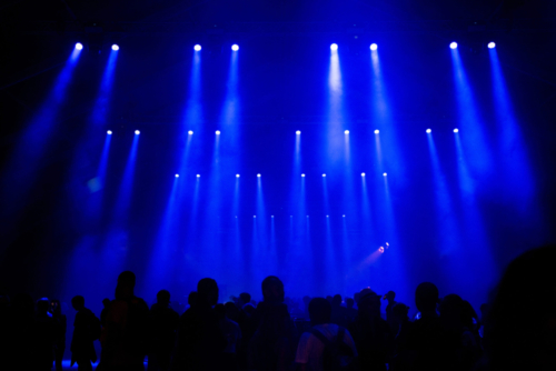 silhouette-of-crowd-of-people-at-music-festival-bl-N5XQSLR